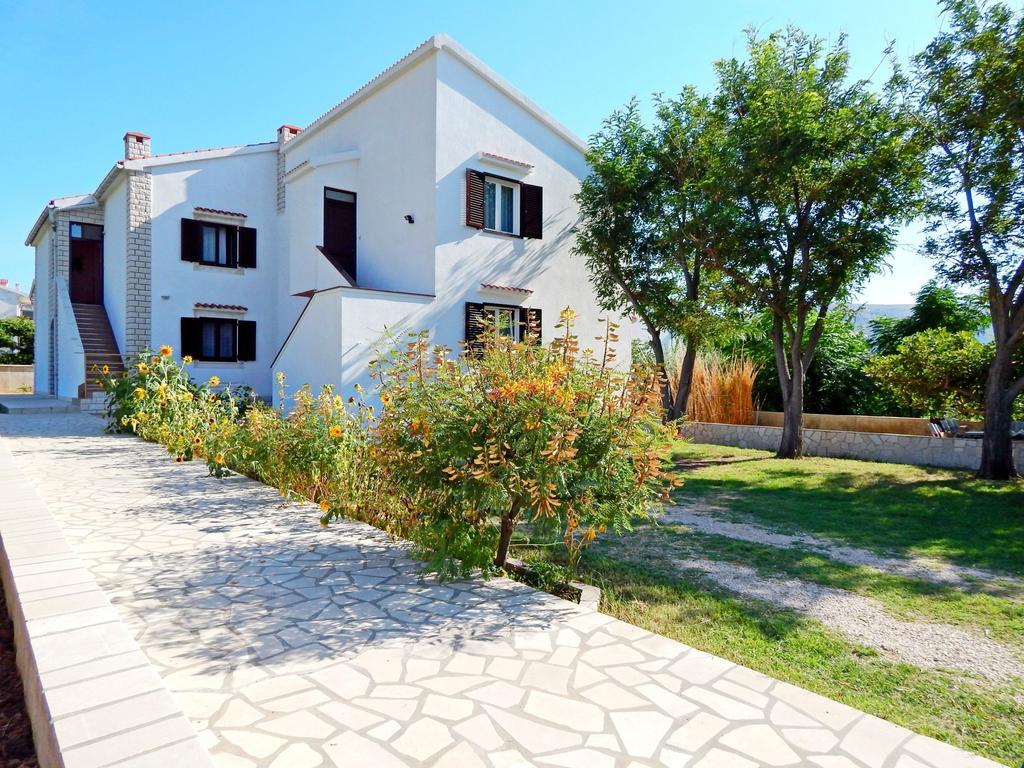 Apartments Rajko Паг Екстериор снимка