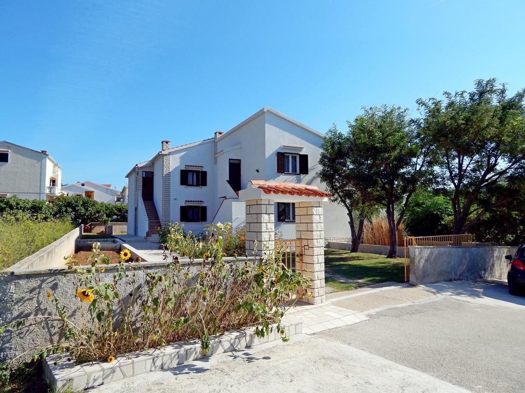 Apartments Rajko Паг Екстериор снимка
