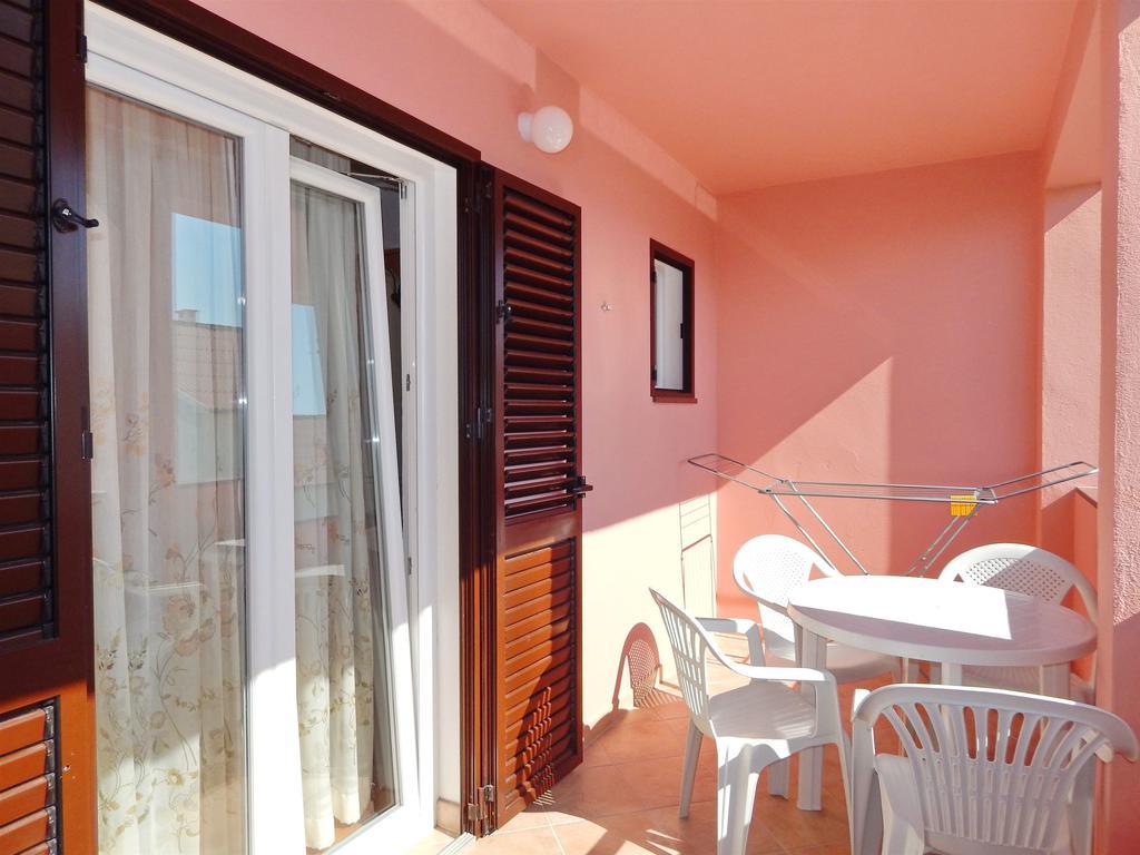 Apartments Rajko Паг Екстериор снимка